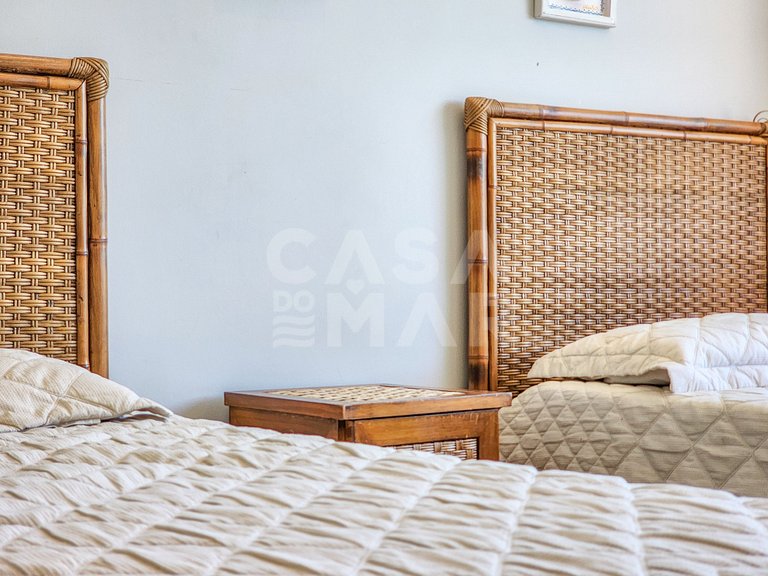 Linda casa em condomínio, praia particular e área de lazer i