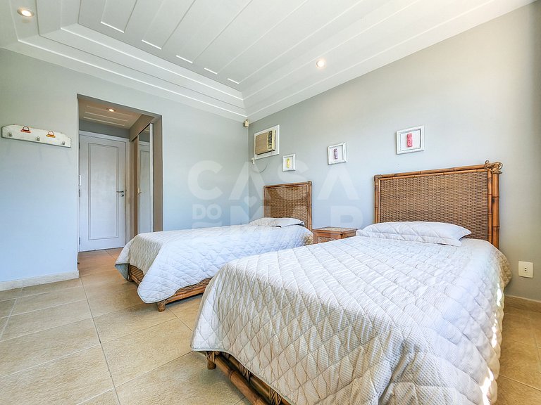 Beautiful house in condominium, private beach and impeccable