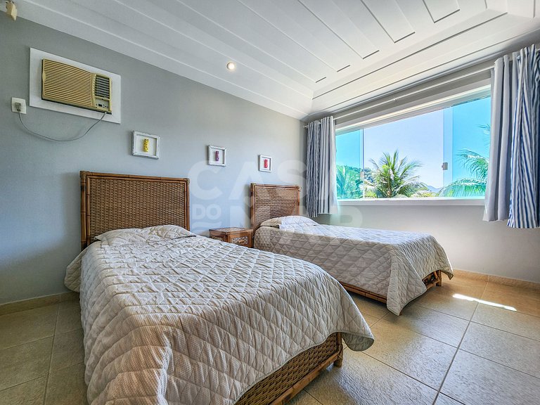 Beautiful house in condominium, private beach and impeccable