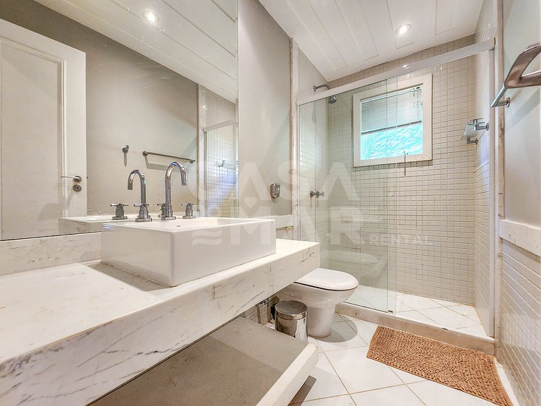 Beautiful house in condominium, private beach and impeccable