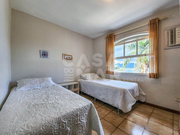 Beautiful house in condominium, private beach and impeccable