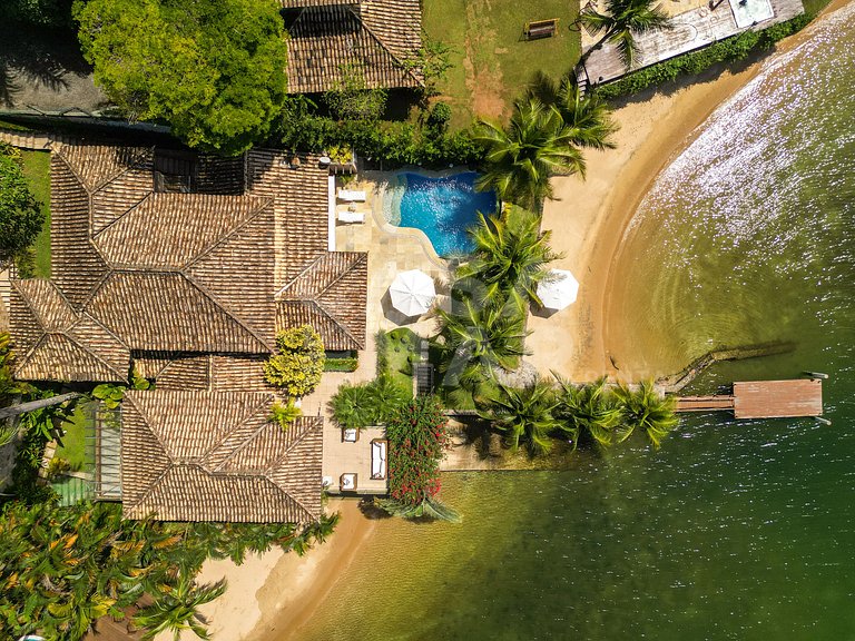 Beautiful house in condominium, private beach and impeccable
