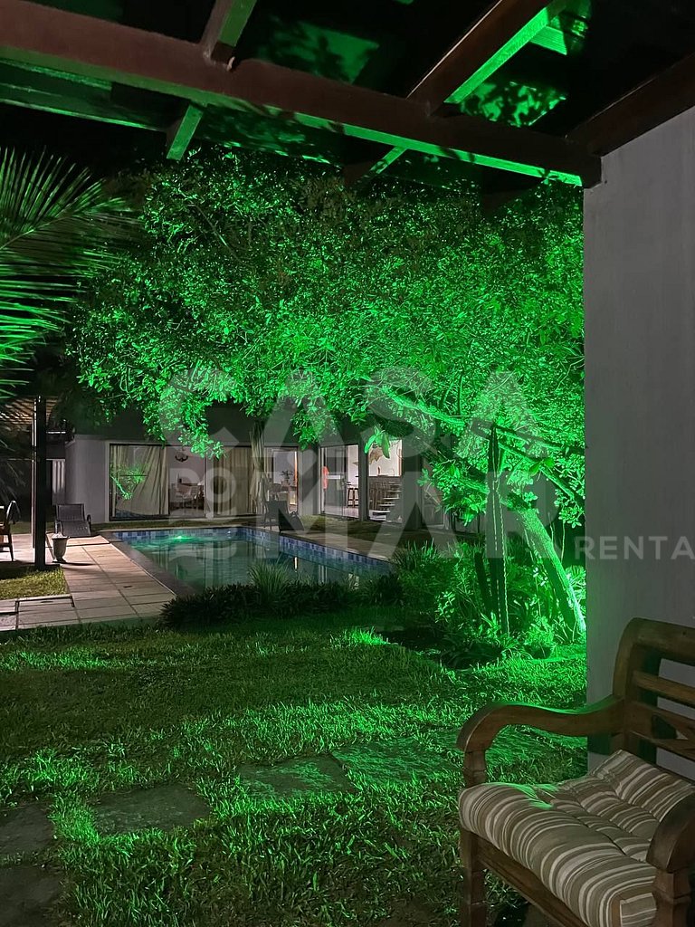 Linda casa, completa com piscina e espaço gourmet, frente ma