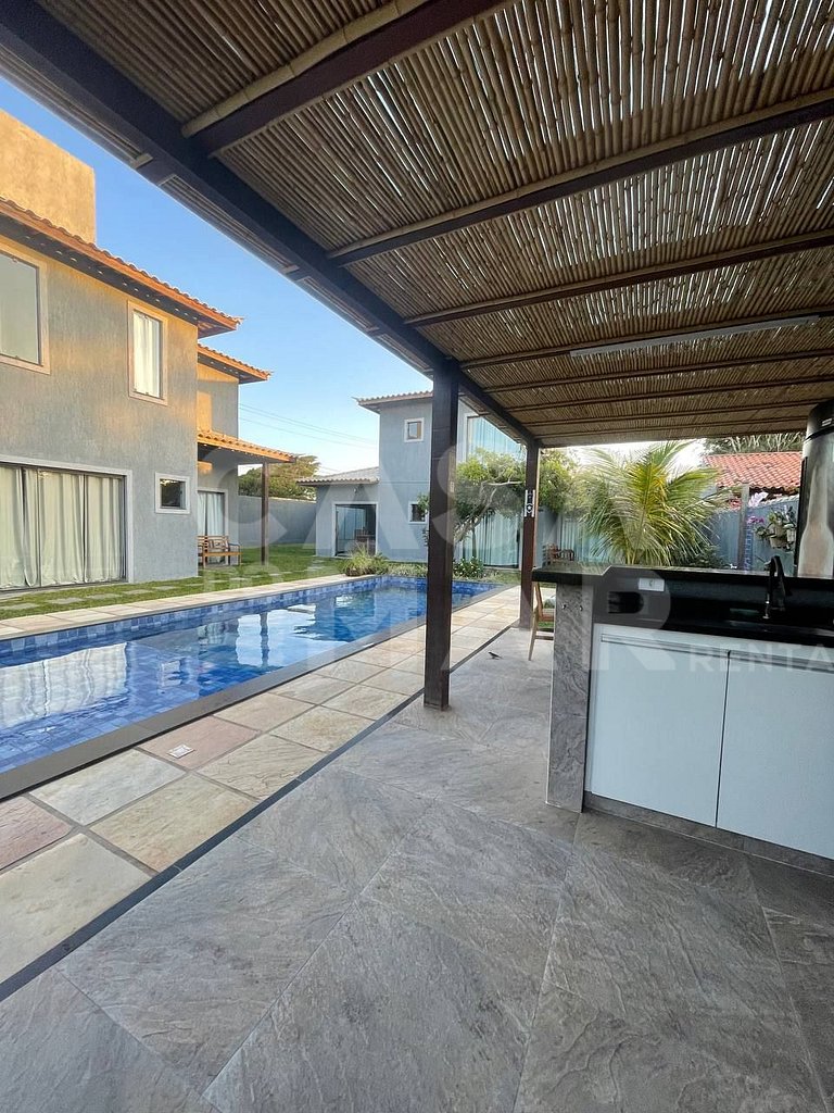 Linda casa, completa com piscina e espaço gourmet, frente ma