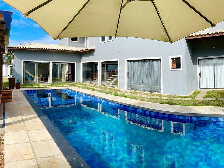 Linda casa, completa com piscina e espaço gourmet, frente ma