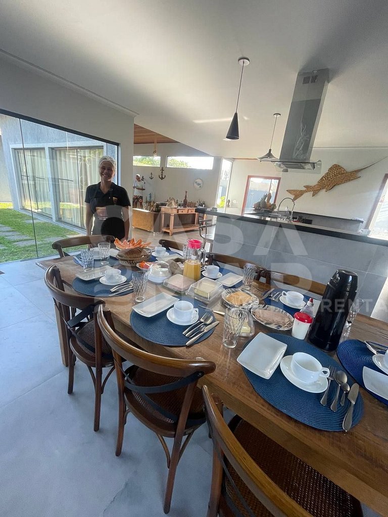 Linda casa, completa com piscina e espaço gourmet, frente ma