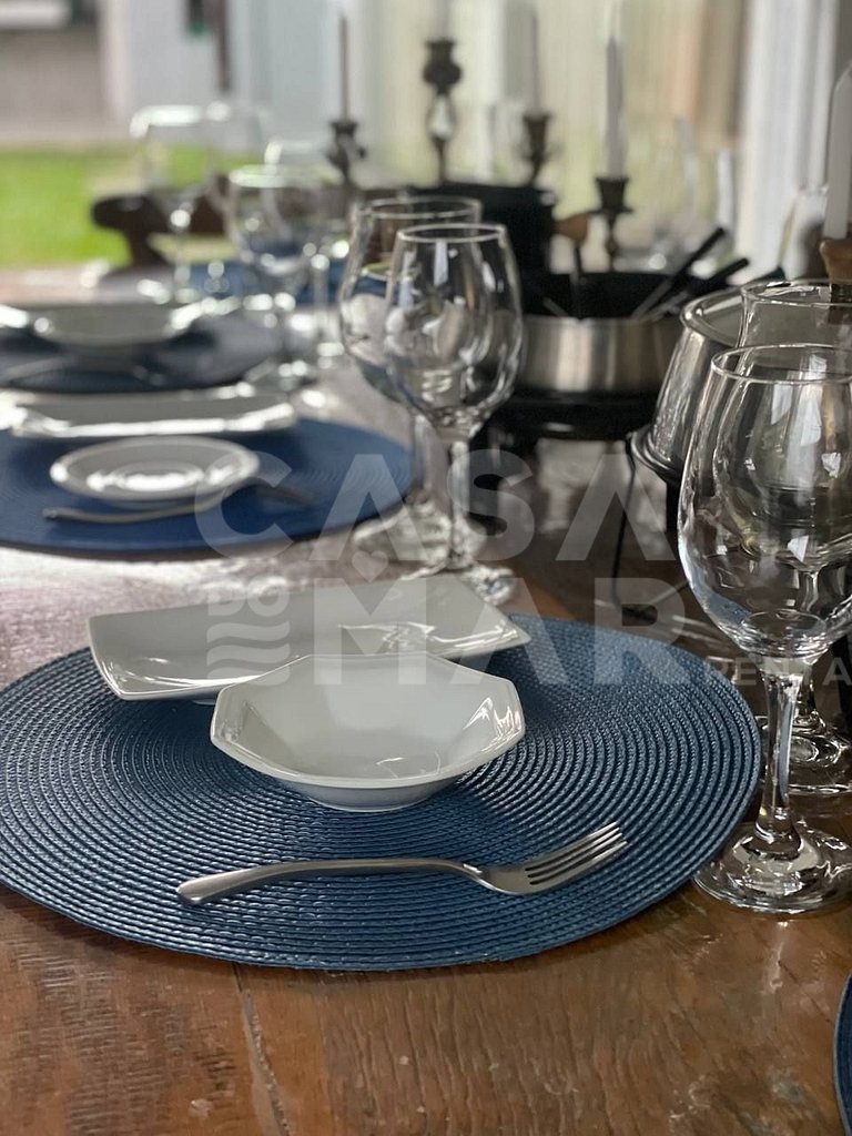 Linda casa, completa com piscina e espaço gourmet, frente ma
