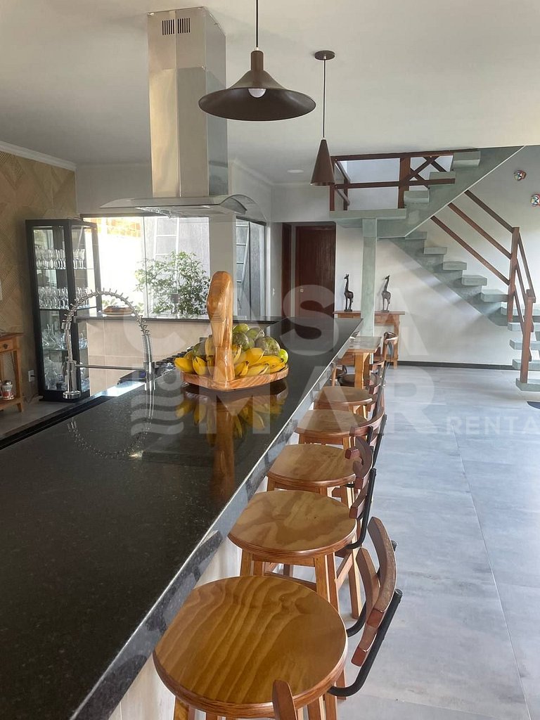 Linda casa, completa com piscina e espaço gourmet, frente ma