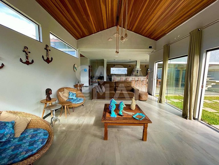 Linda casa, completa com piscina e espaço gourmet, frente ma