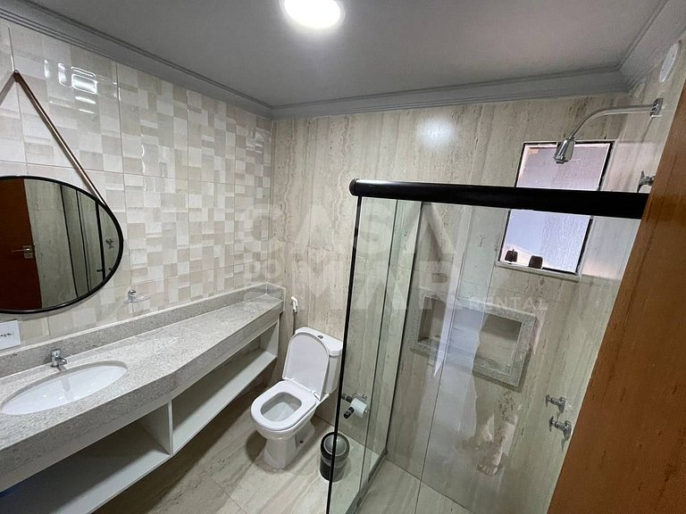 Linda casa, completa com piscina e espaço gourmet, frente ma