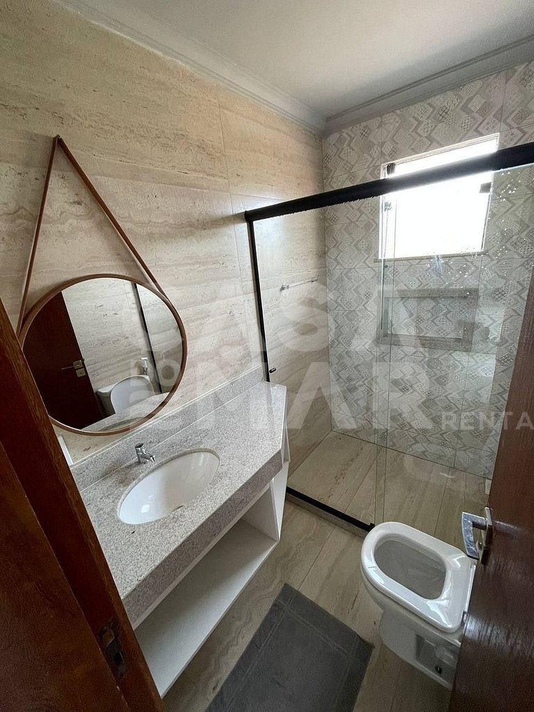 Linda casa, completa com piscina e espaço gourmet, frente ma