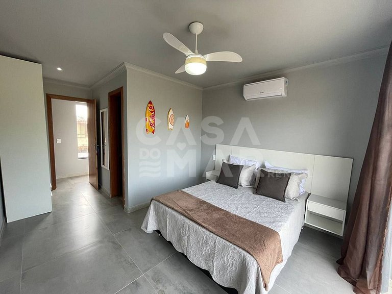 Linda casa, completa com piscina e espaço gourmet, frente ma