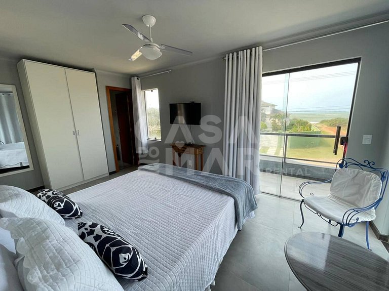 Linda casa, completa com piscina e espaço gourmet, frente ma