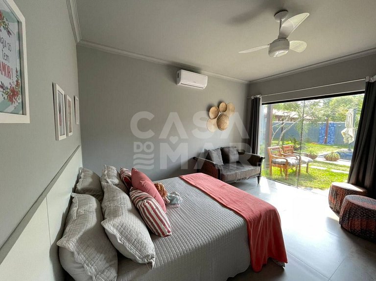 Linda casa, completa com piscina e espaço gourmet, frente ma