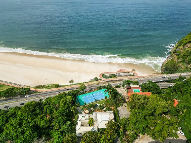 Beautiful mansion with five suites, and enchanting view