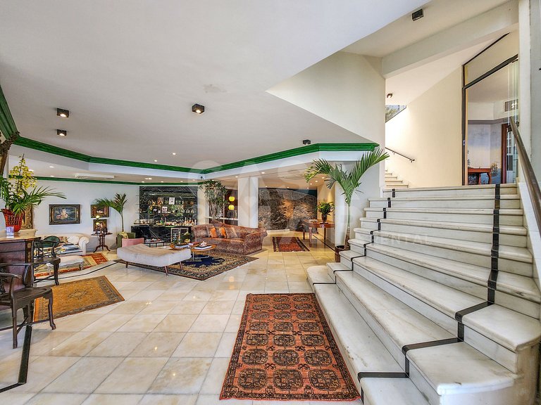 Beautiful mansion with five suites, and enchanting view