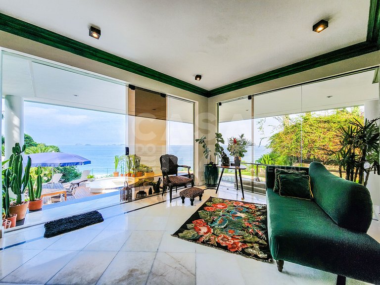 Beautiful mansion with five suites, and enchanting view