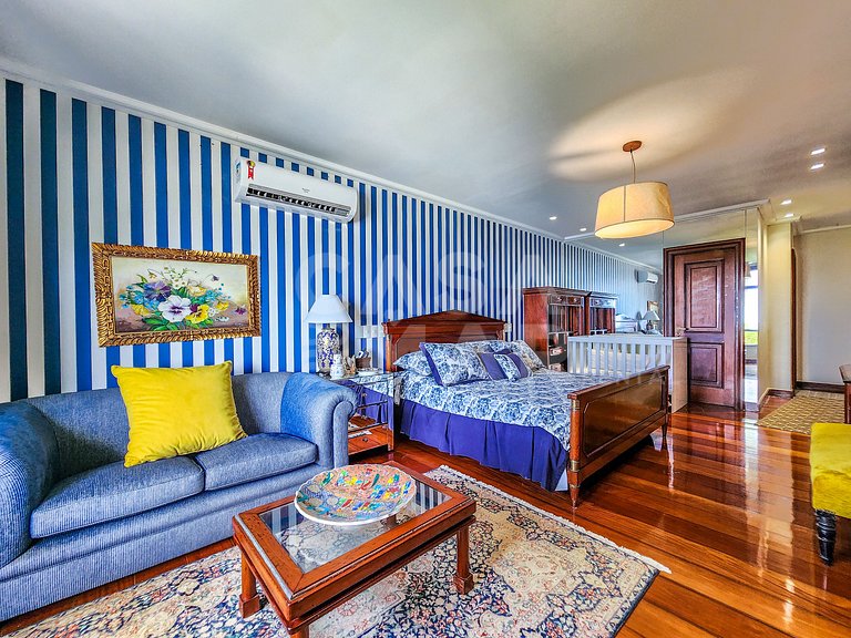 Beautiful mansion with five suites, and enchanting view