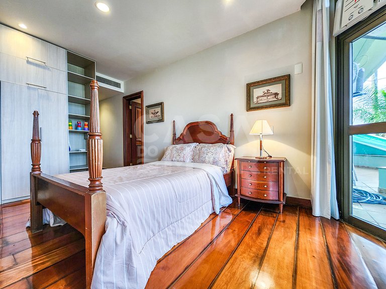 Beautiful mansion with five suites, and enchanting view