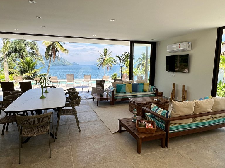 Linda Villa com nove suítes, pé na areia, e total privacidad