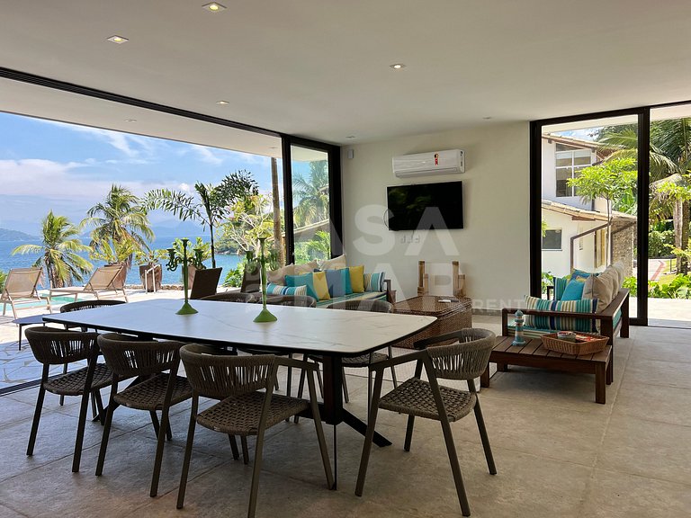 Linda casa com 9 suítes, pé na areia da praia, e em condomín