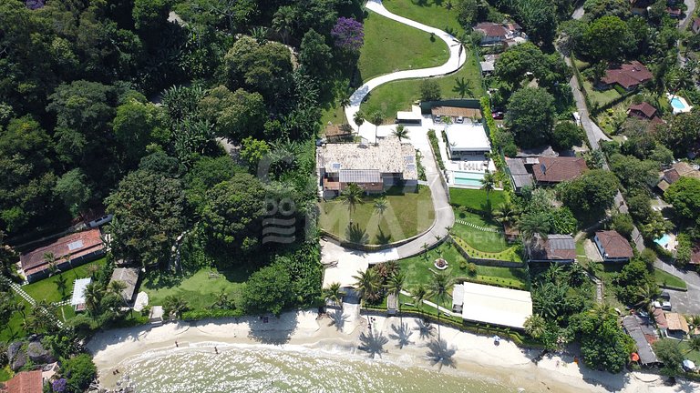 Linda Villa com nove suítes, pé na areia, e total privacidad