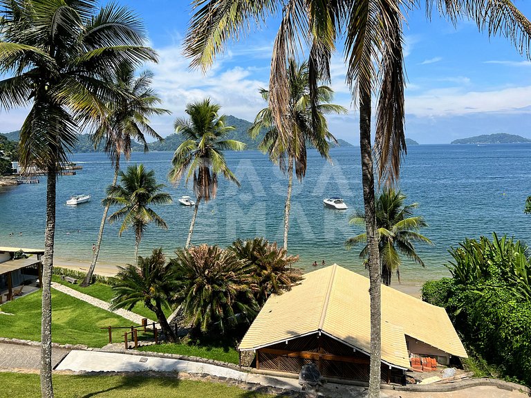 Linda Villa com nove suítes, pé na areia, e total privacidad