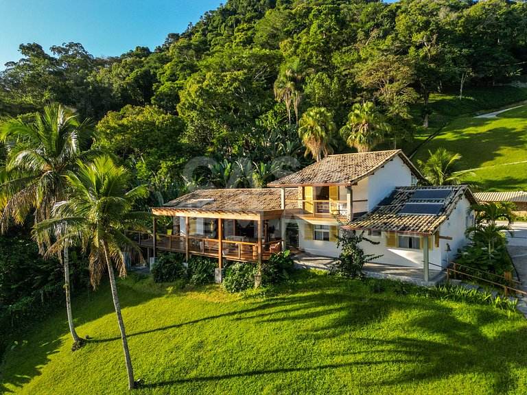 Linda Villa com nove suítes, pé na areia, e total privacidad