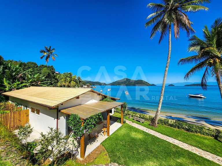 Linda casa com 9 suítes, pé na areia da praia, e em condomín