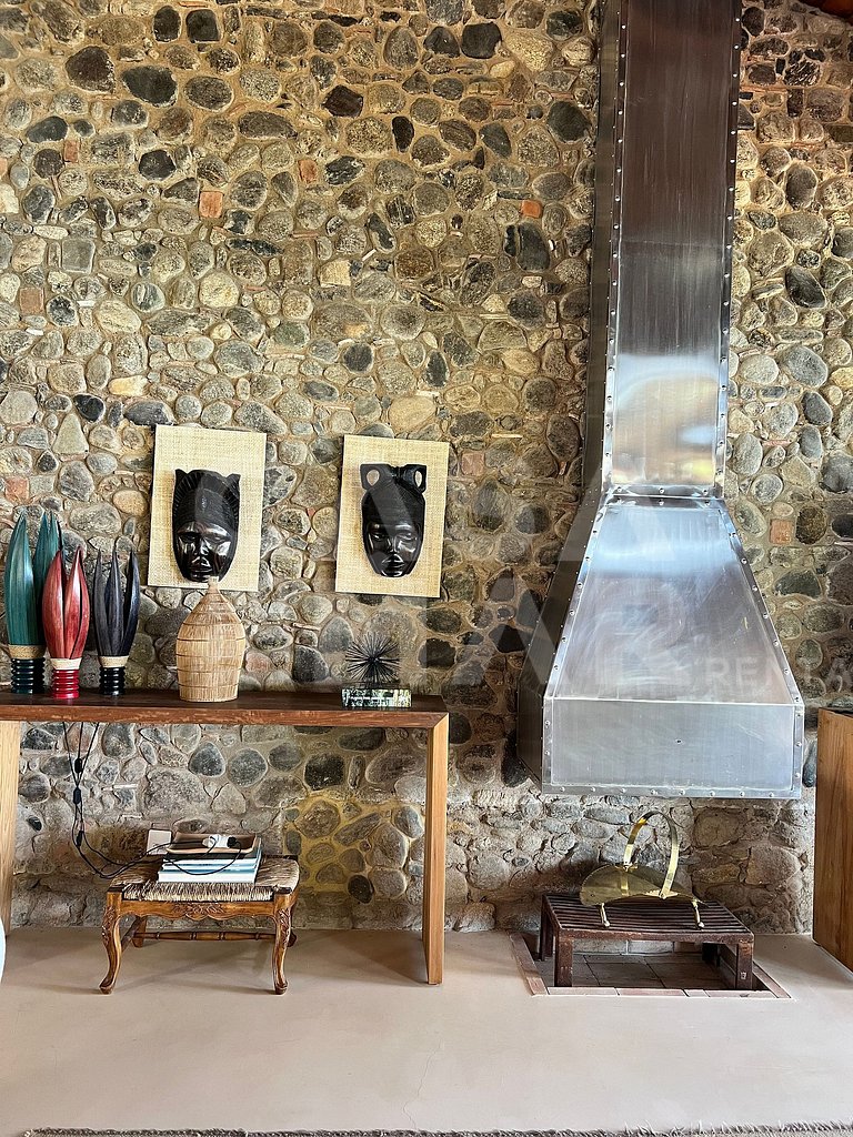 Linda casa com 9 suítes, pé na areia da praia, e em condomín