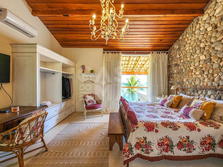 Linda casa com 9 suítes, pé na areia da praia, e em condomín