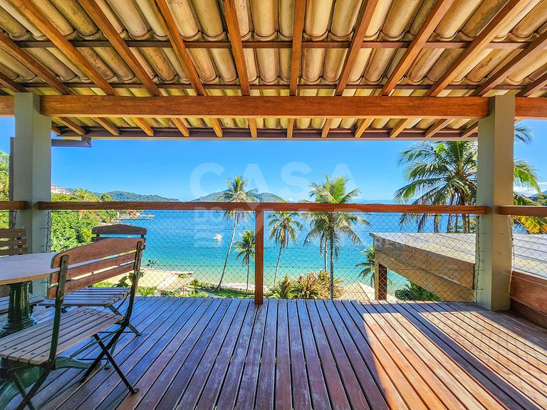 Linda casa com 9 suítes, pé na areia da praia, e em condomín