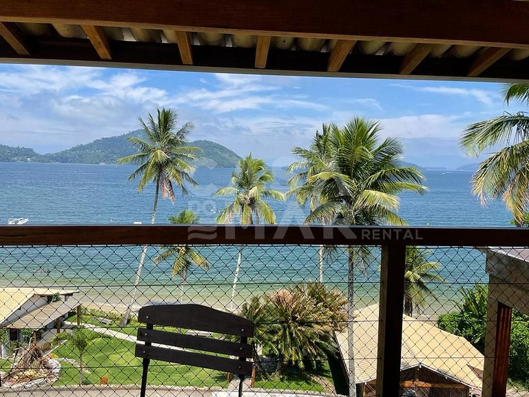 Linda casa com 9 suítes, pé na areia da praia, e em condomín