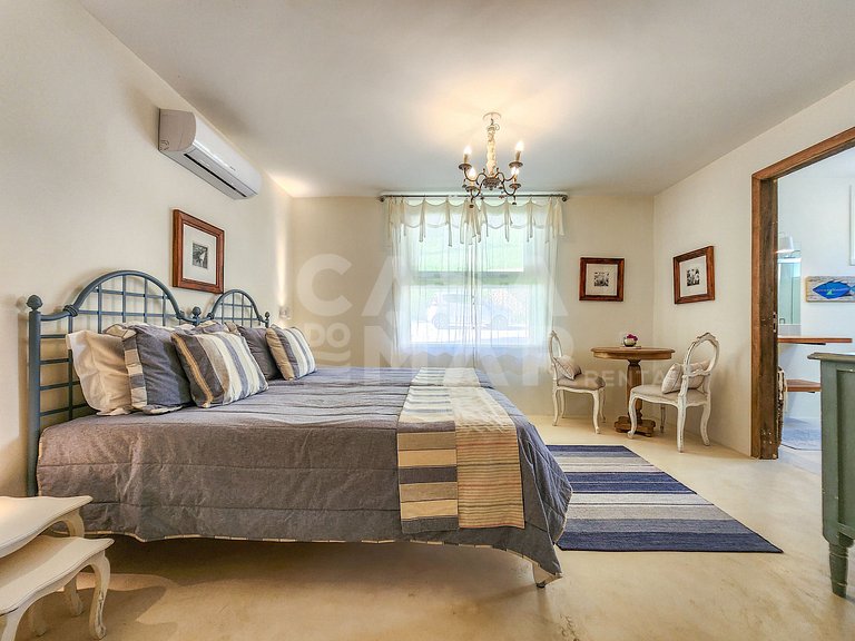 Linda casa com 9 suítes, pé na areia da praia, e em condomín