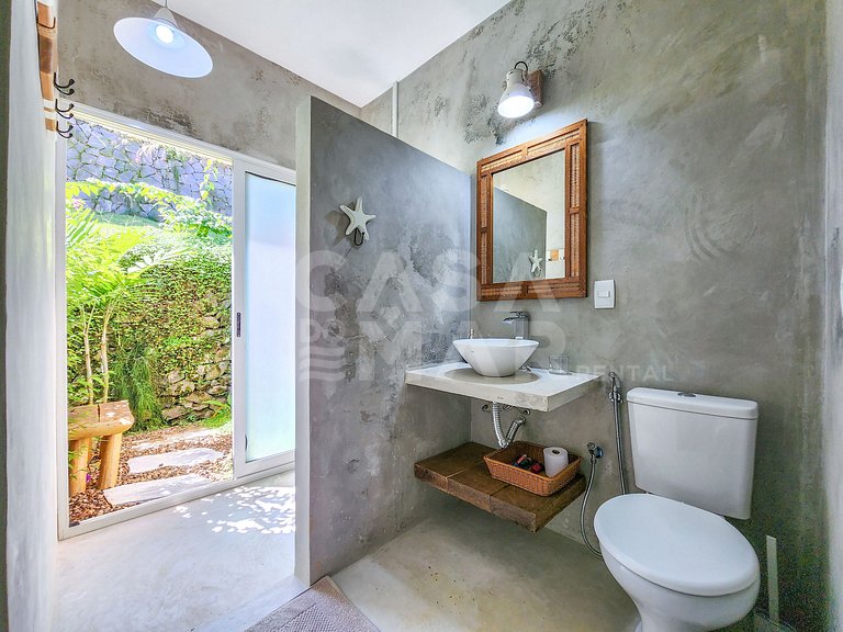 Linda casa com 9 suítes, pé na areia da praia, e em condomín