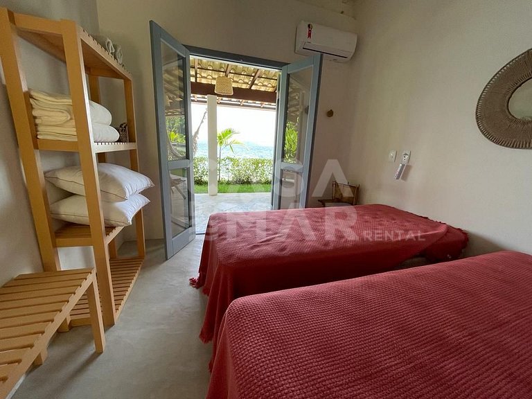 Linda casa com 9 suítes, pé na areia da praia, e em condomín