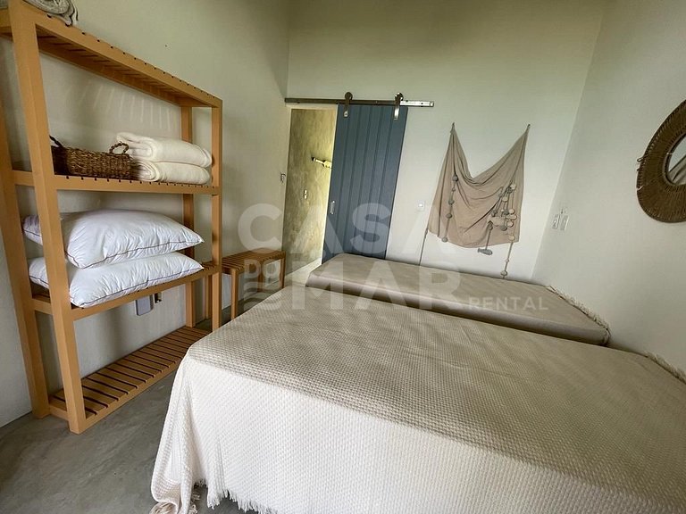 Linda casa com 9 suítes, pé na areia da praia, e em condomín