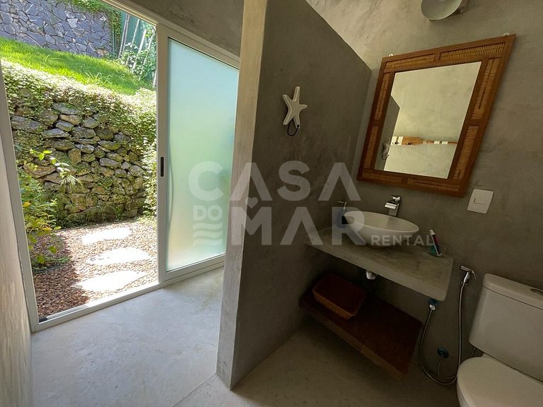 Linda casa com 9 suítes, pé na areia da praia, e em condomín