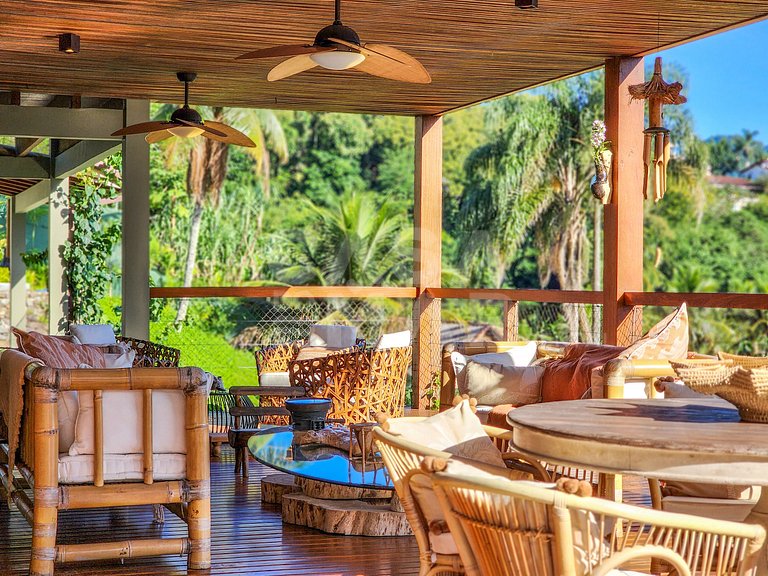 Linda casa com 9 suítes, pé na areia da praia, e em condomín