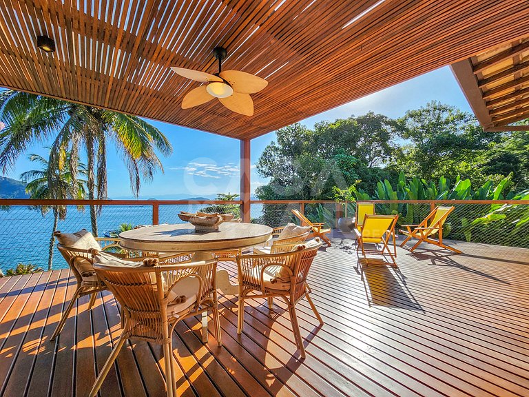 Linda Villa com nove suítes, pé na areia, e total privacidad
