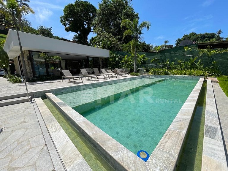 Linda Villa com nove suítes, pé na areia, e total privacidad