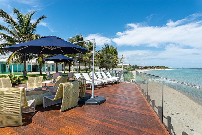 Beautiful house with 9 suites, right on the beach