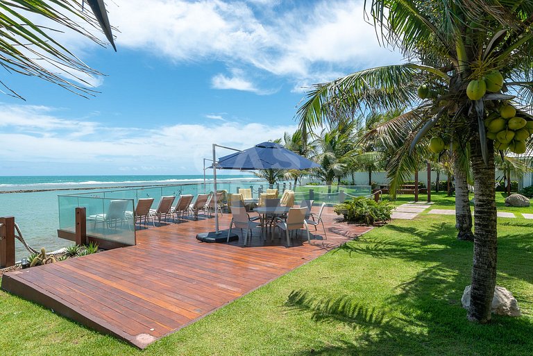 Linda casa com 9 suítes, pé na areia da praia