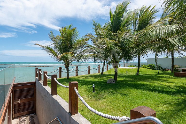 Linda casa com 9 suítes, pé na areia da praia