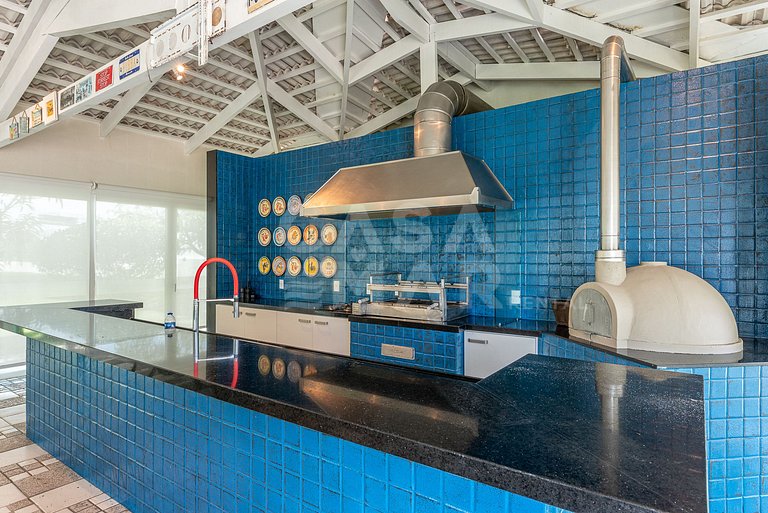 Linda casa com 9 suítes, pé na areia da praia