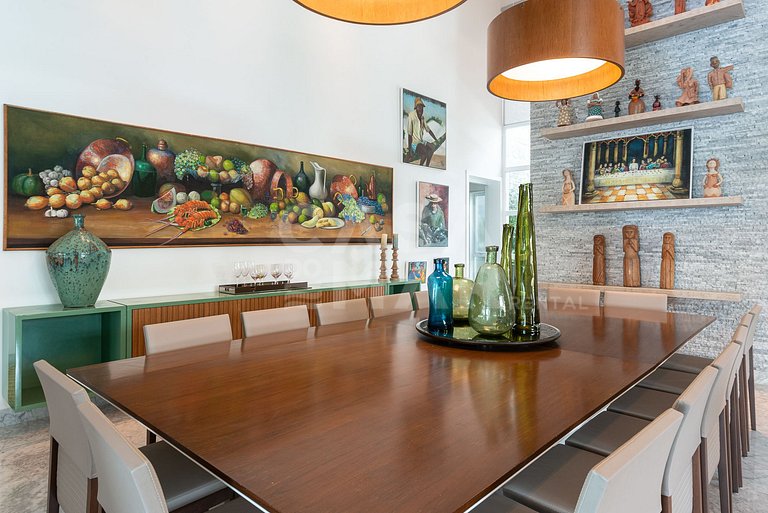Linda casa com 9 suítes, pé na areia da praia