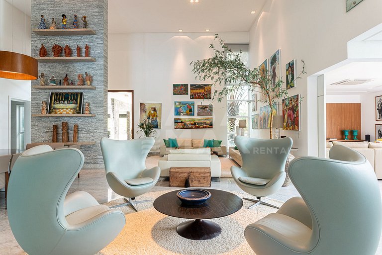 Linda casa com 9 suítes, pé na areia da praia