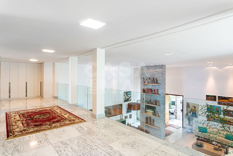 Linda casa com 9 suítes, pé na areia da praia