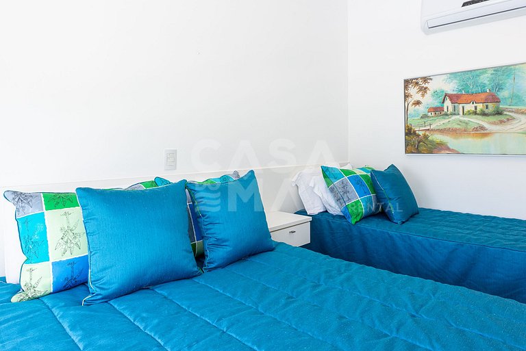 Linda casa com 9 suítes, pé na areia da praia