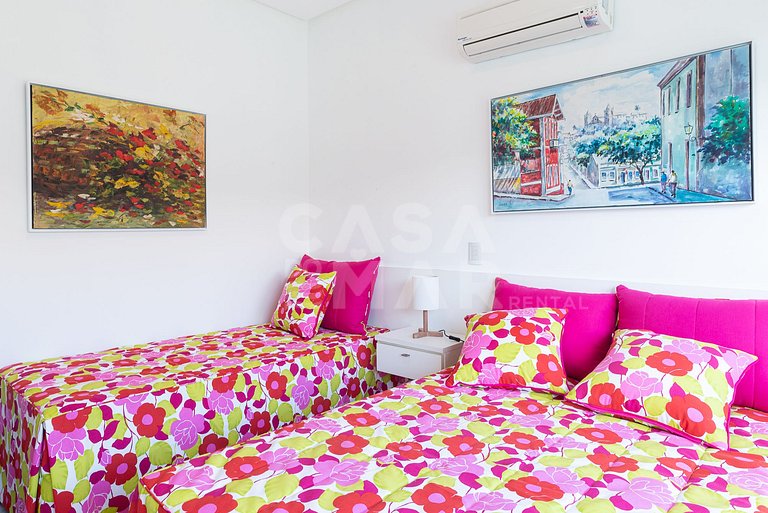 Linda casa com 9 suítes, pé na areia da praia